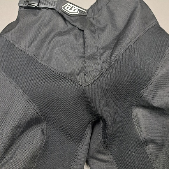 Troy Lee Designs MTB Bike Shorts Womens Large 7/8 Padded Protective Gear - Picture 16 of 16